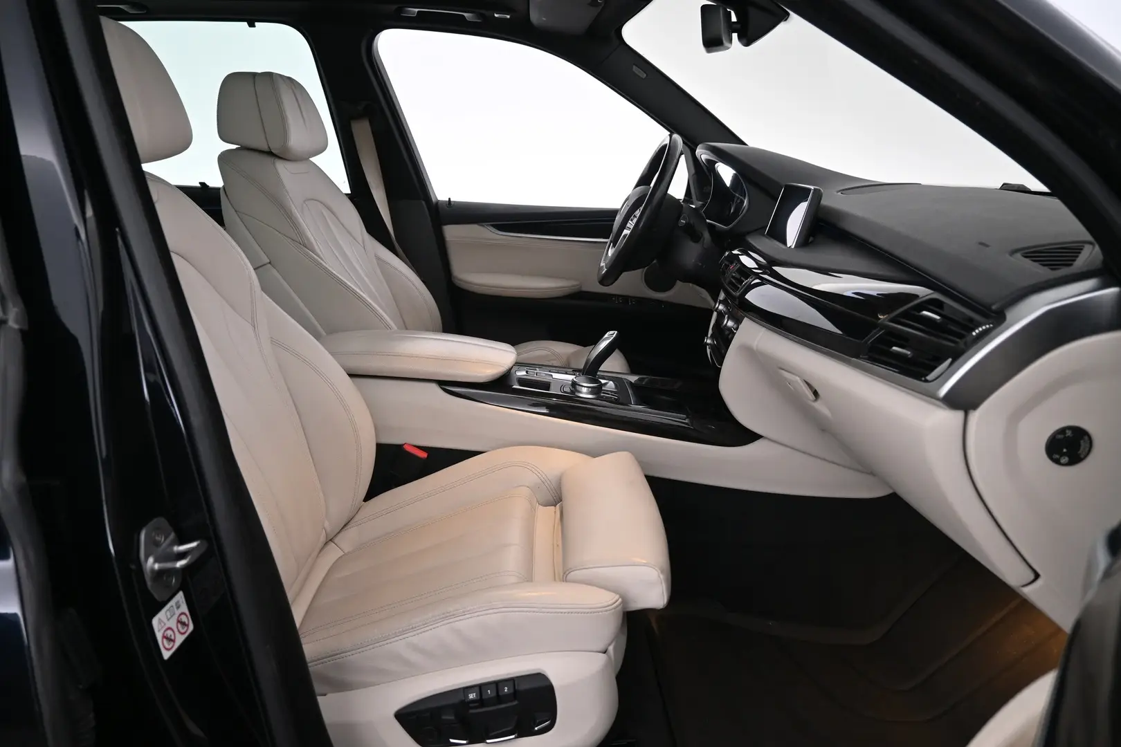 Car Image - YPvuYwIwcK2oAwe3yBqbM