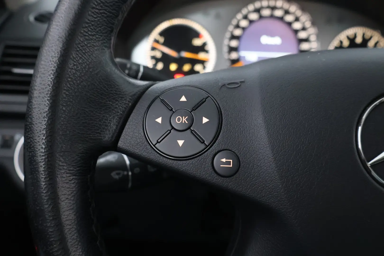 Car Image - 2NsojyfKSTP8H4wWNxiNEP