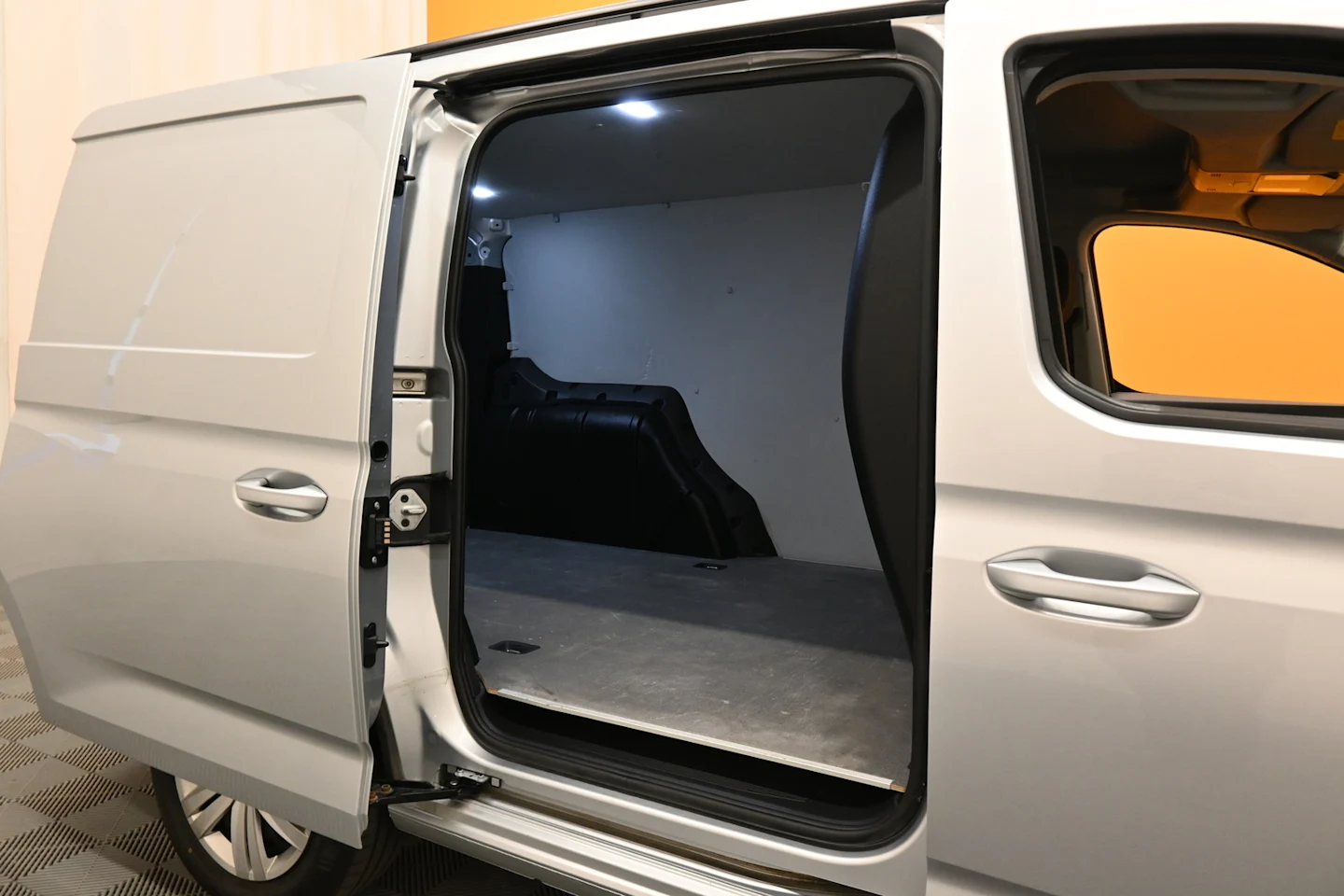 Car Image - 3Eq8y6hGiSxZAMqWzkRJxM