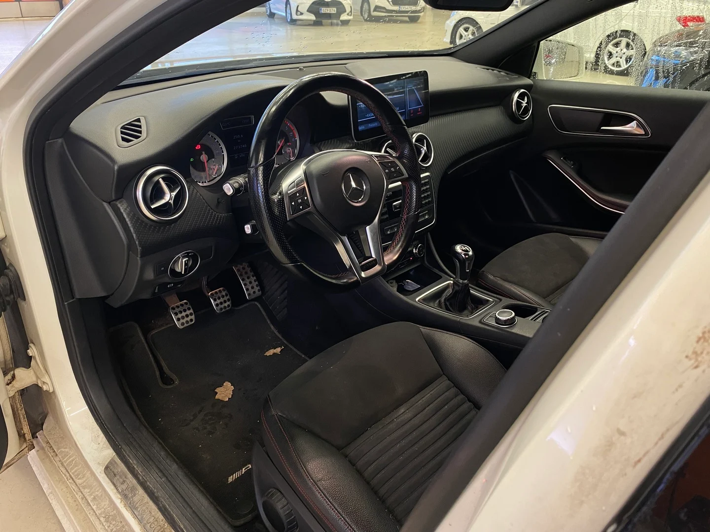 Car Image - uCsv2tsbPVu3deb3pveaS