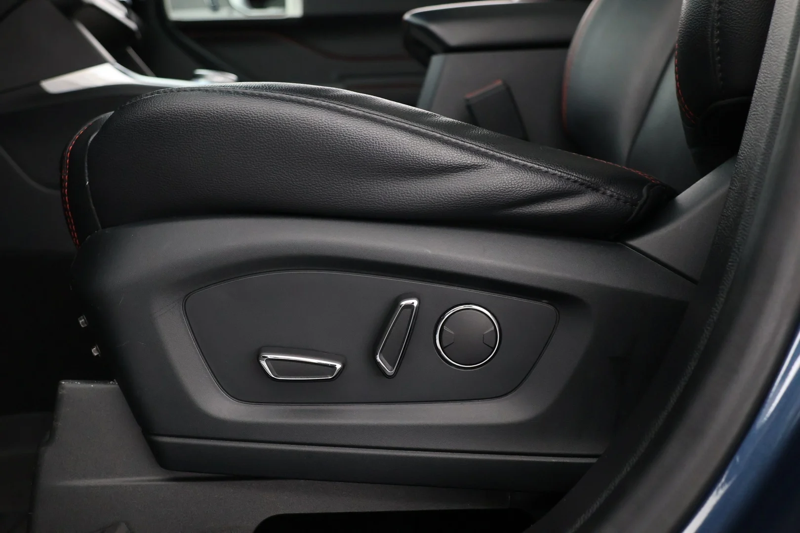 Car Image - 2N0aEYvPd9XzJdB6fg3dpp