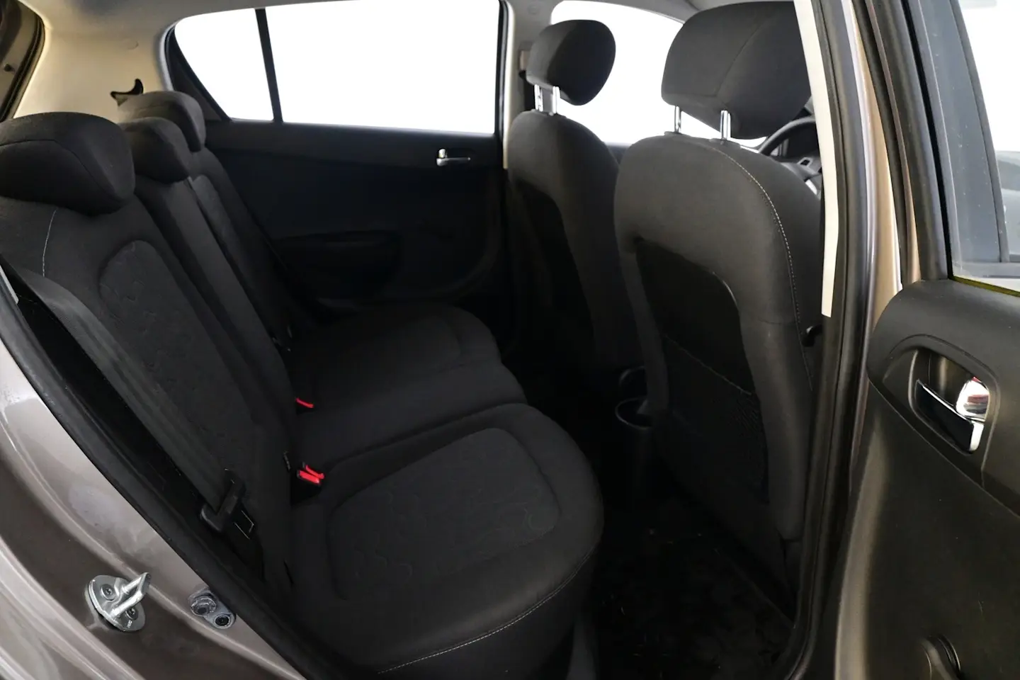 Car Image - 7n6w9Bkn8yzHzslrdcC3i2