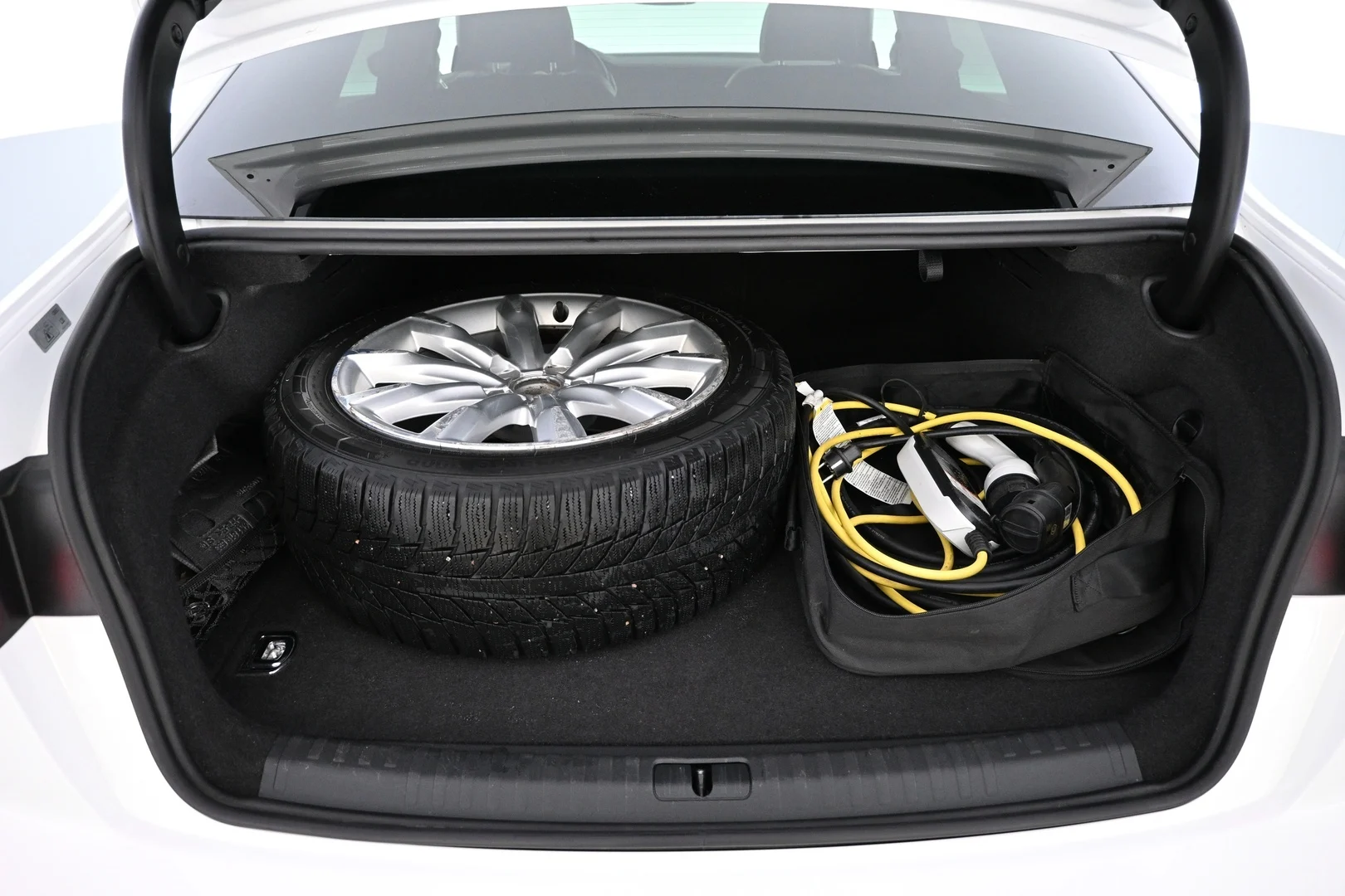 Car Image - 6foUfavXgjIg94HUxnKlIX
