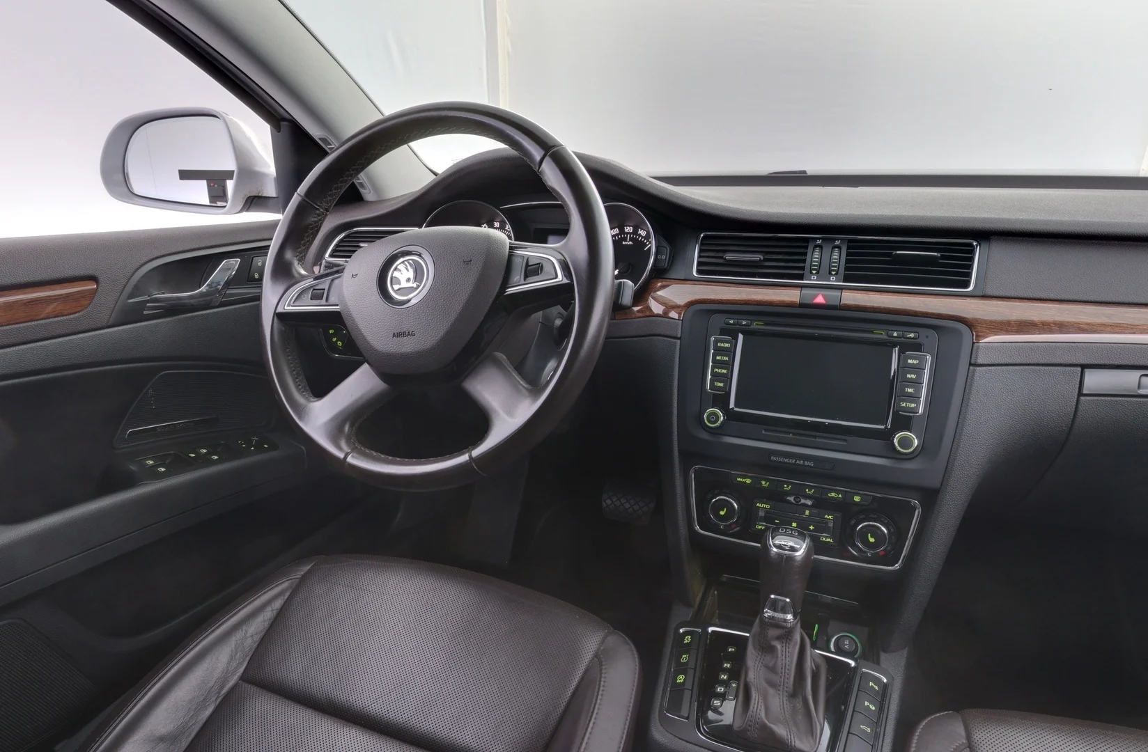 Car Image - MS4iWvbiEdivxwB4uEoip