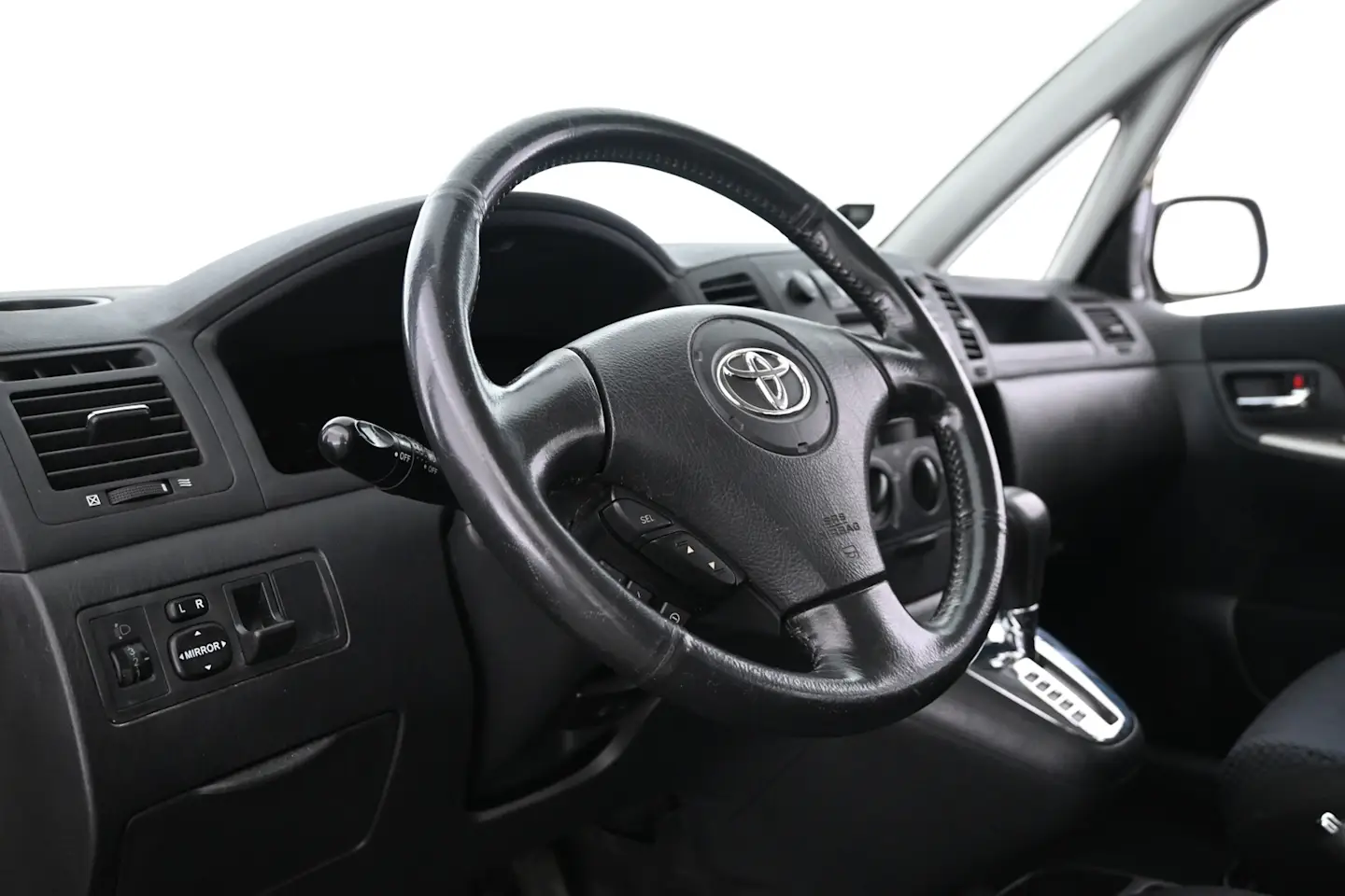 Car Image - 3z5XIPdRKdSnTrwzjjnVur