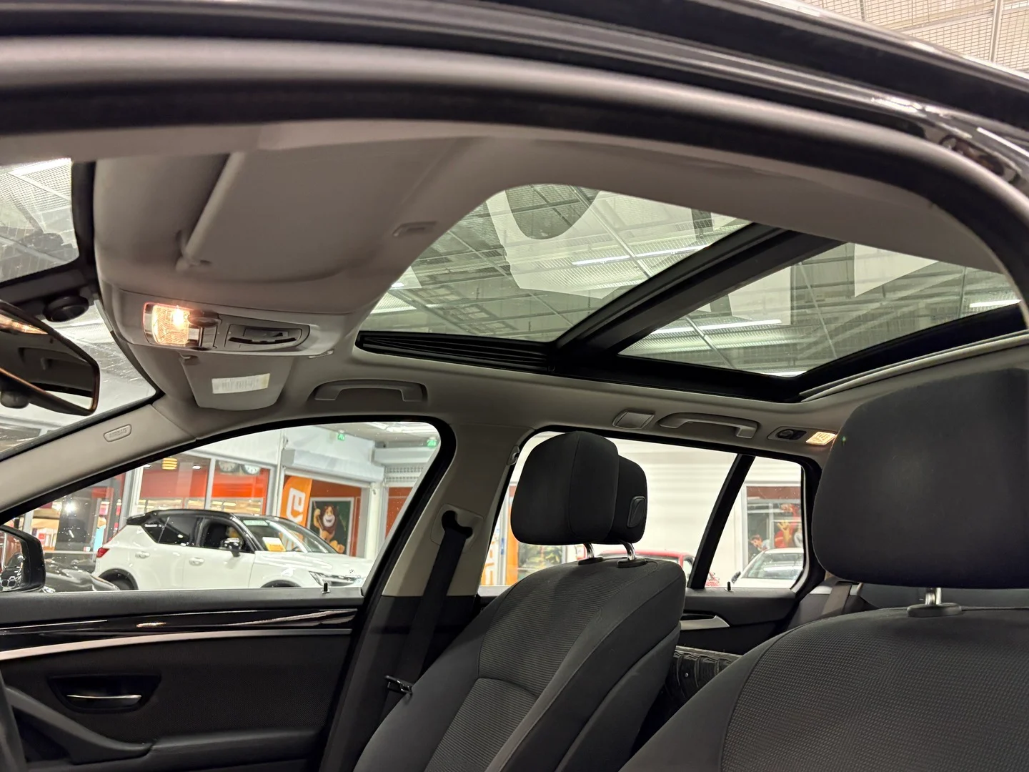 Car Image - 5m7h64mworLUtoMuoSxaGp
