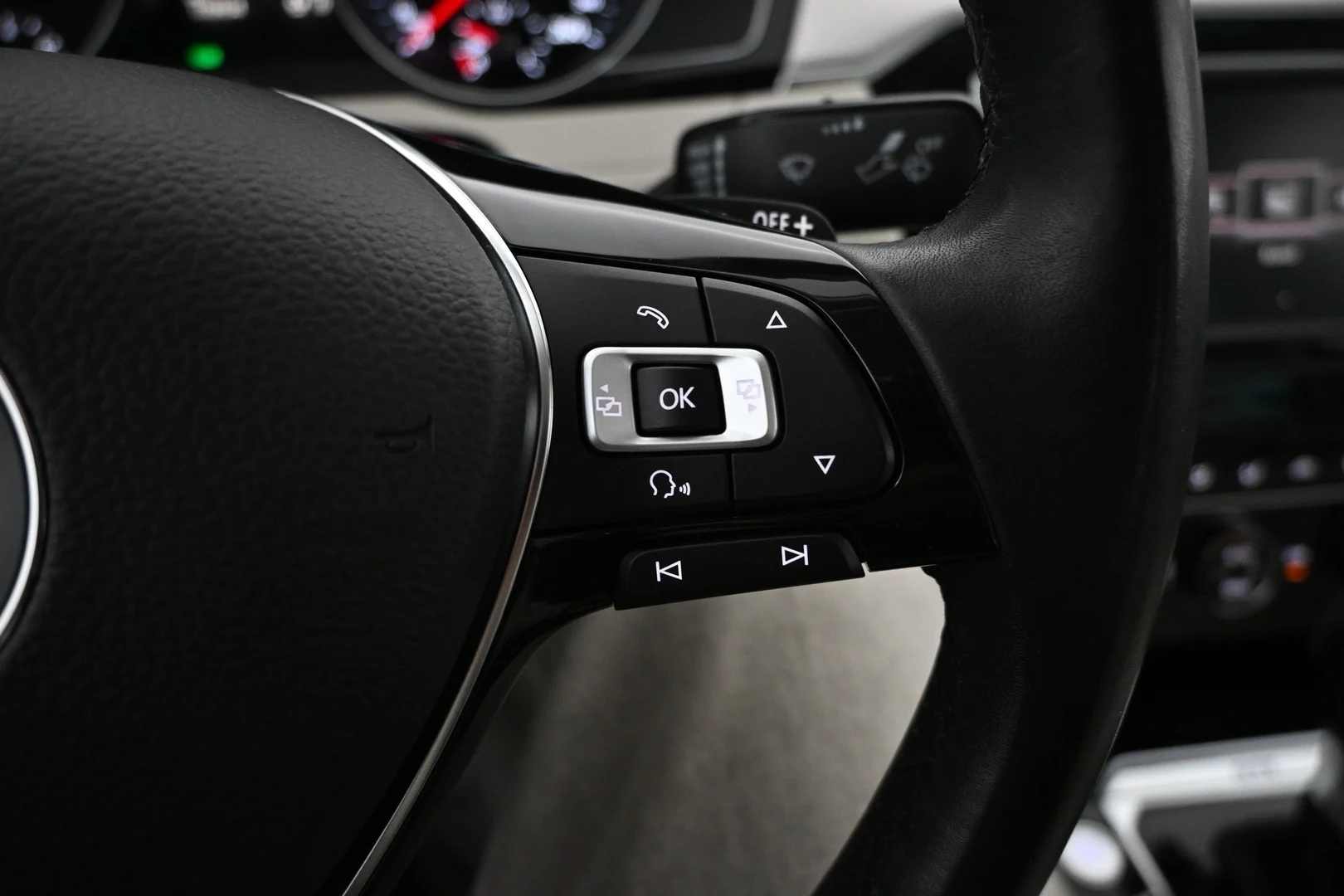 Car Image - 6BG19eRj2LxopuJ496m5u7