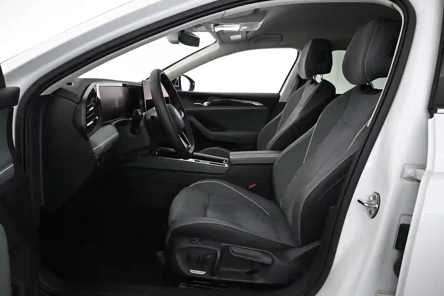 Car Image - 3slfATf0rNdZgaj7HNn875