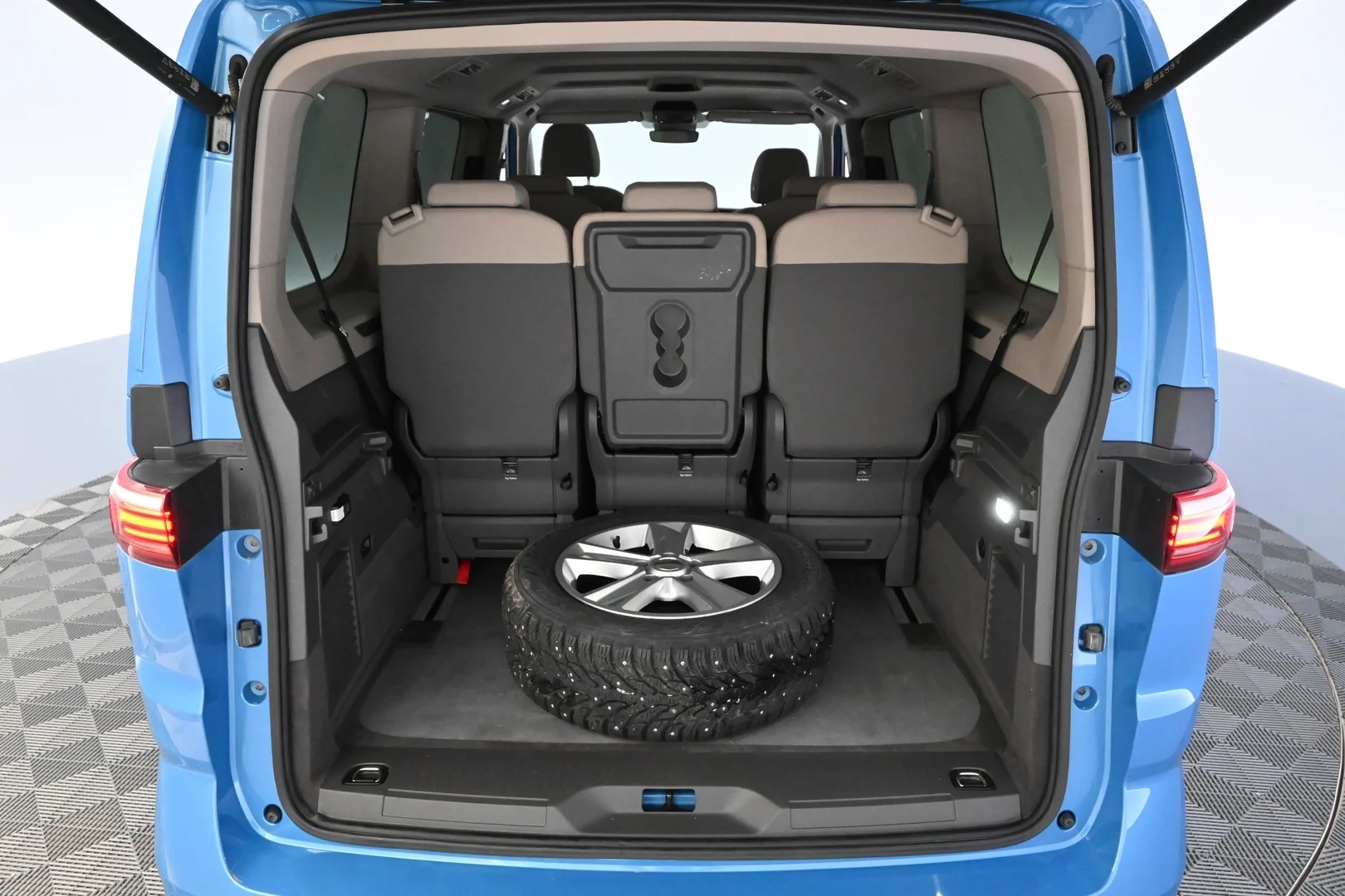 Car Image - 3lFynISUPT4O7ZxsRZqvdO