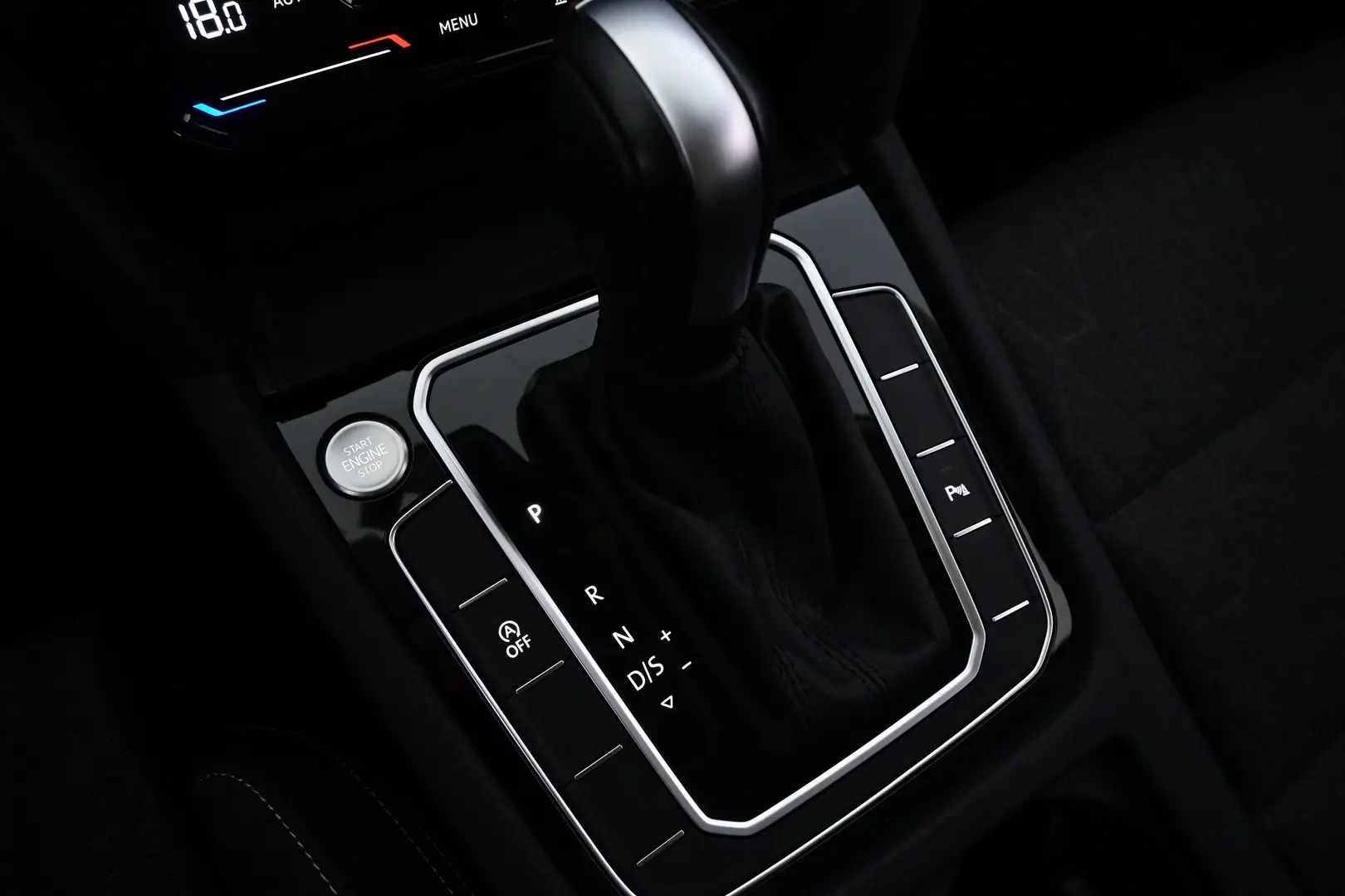 Car Image - NE2QGmWpa3dbhnJ52Z9YL