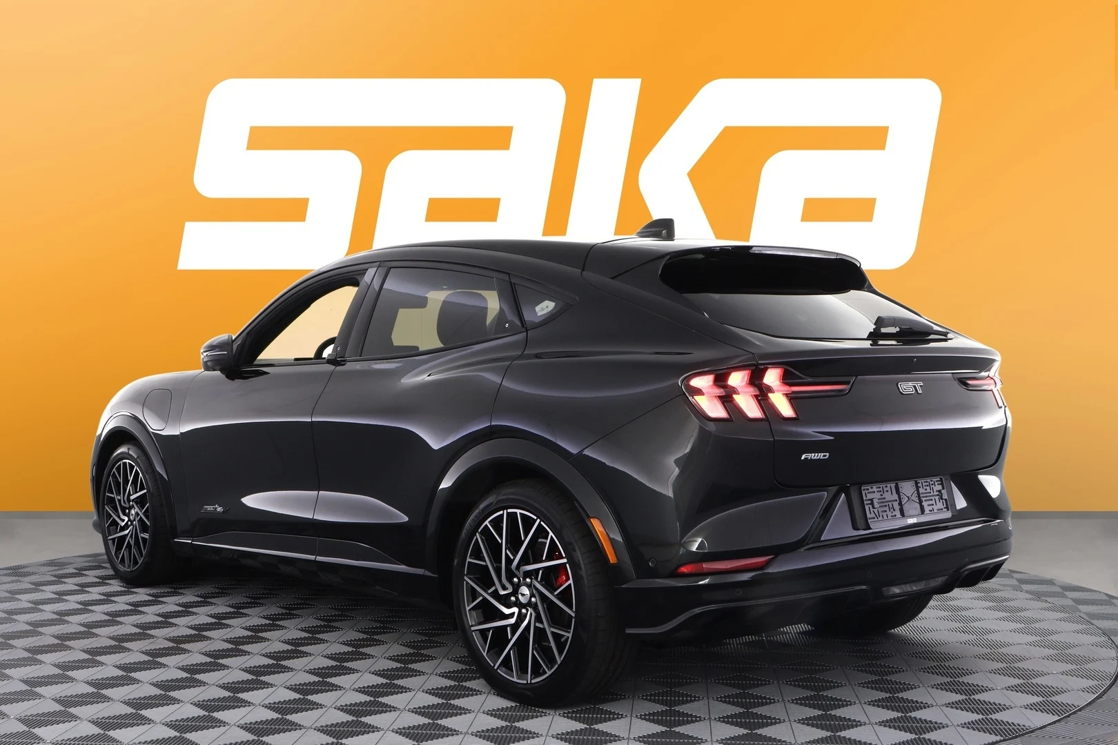 Car Image - 2Ee68aW24NhxR8l2xSF70O