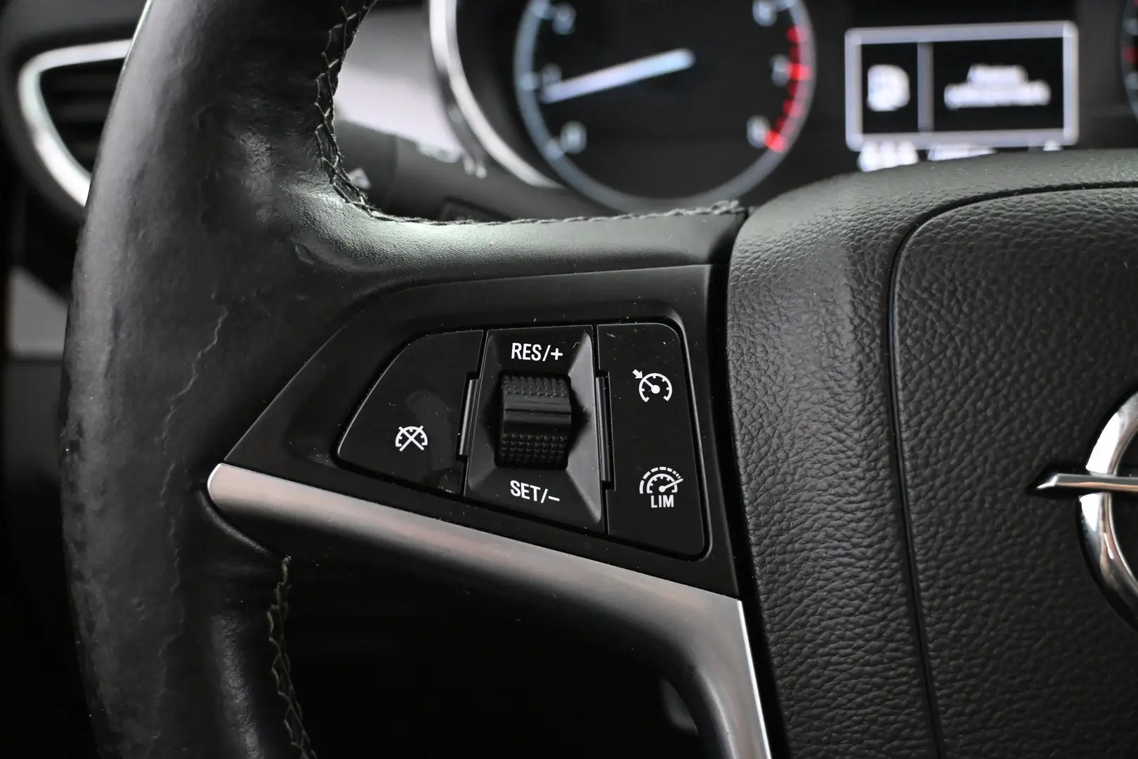 Car Image - 5cGMc152mDRSfGwpH5drmc