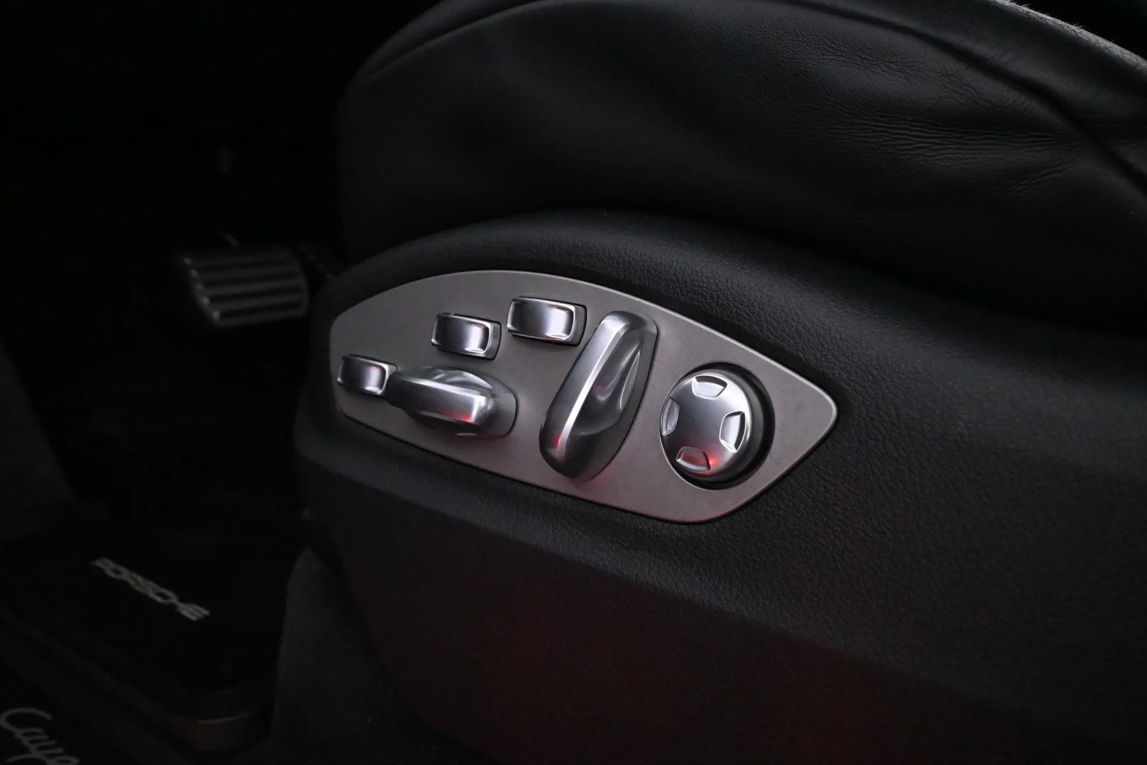 Car Image - 2JgLqTEthR90tVLp8p5Q1T