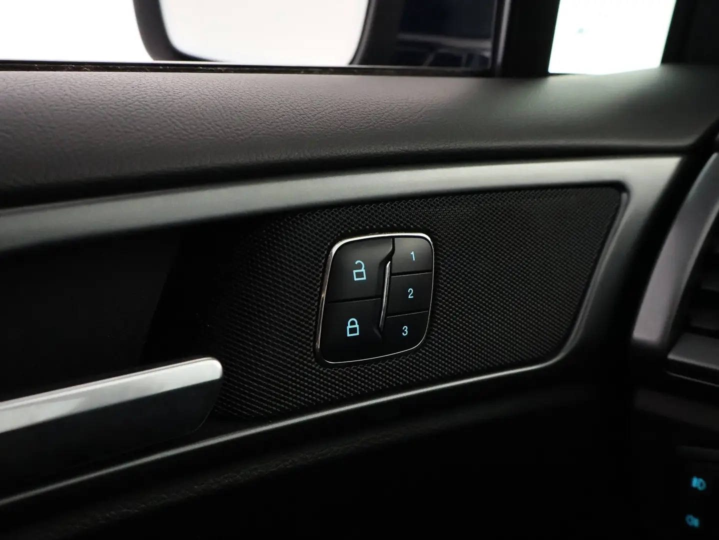 Car Image - 3v67daoaEbAz8VbwnudmME