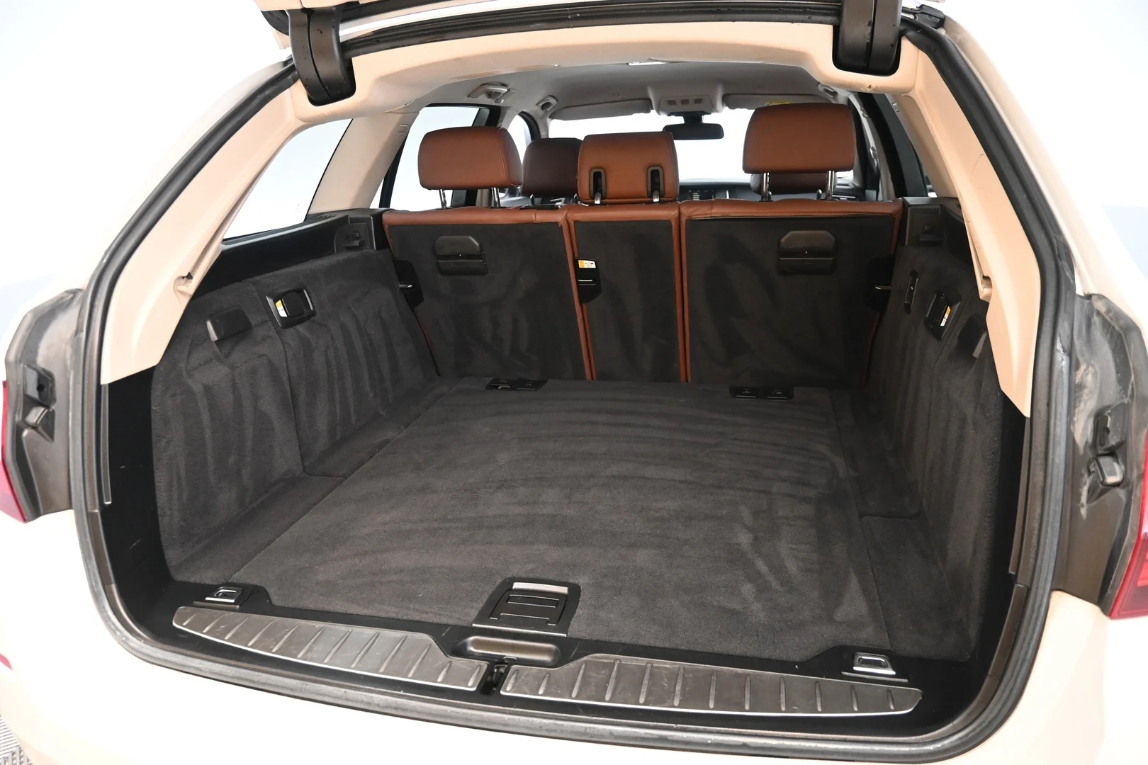 Car Image - 1ok6hTyc9FgA6ZD8e9Bbkj