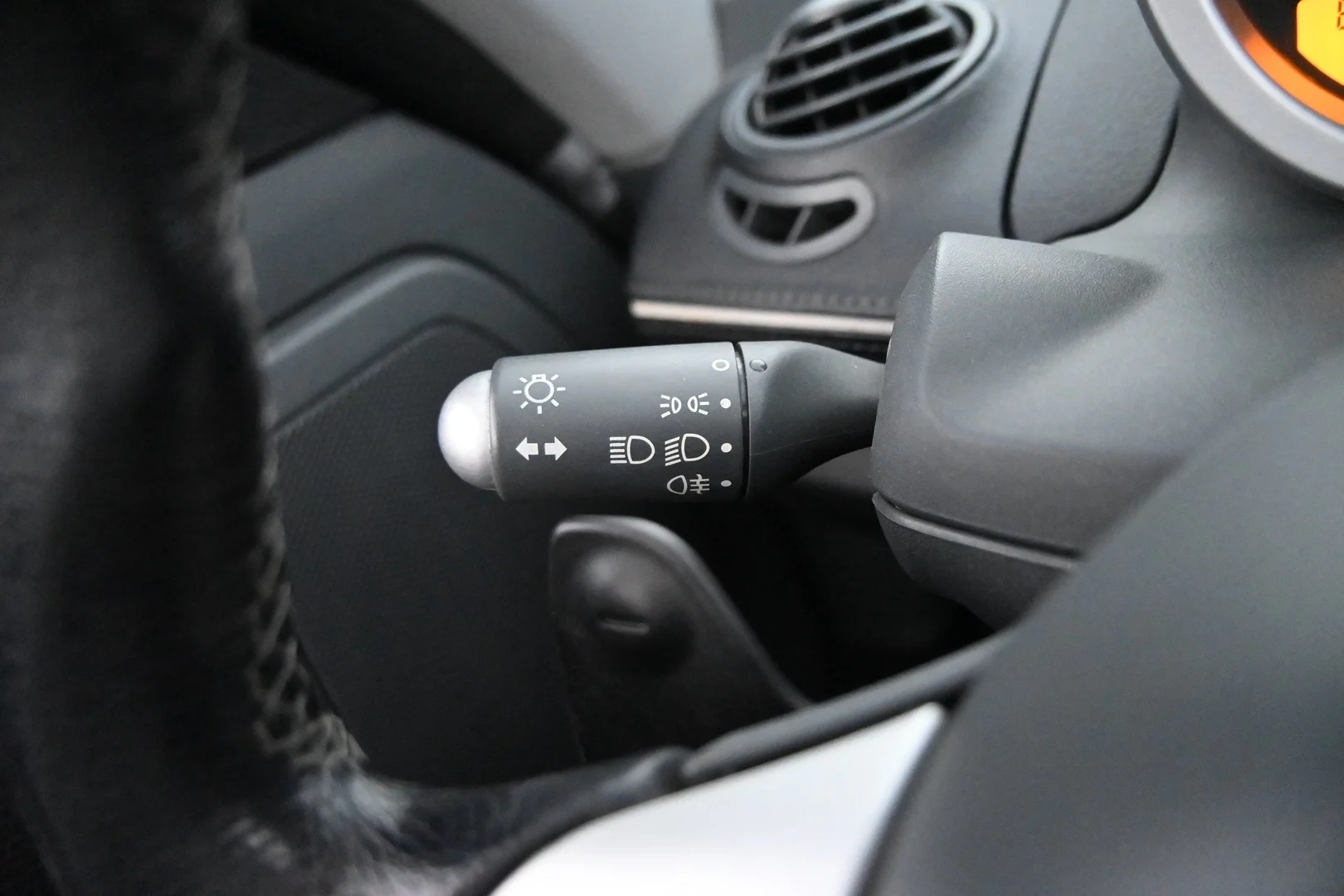Car Image - 6i4mLLVSkIOxLdad0sbcxv