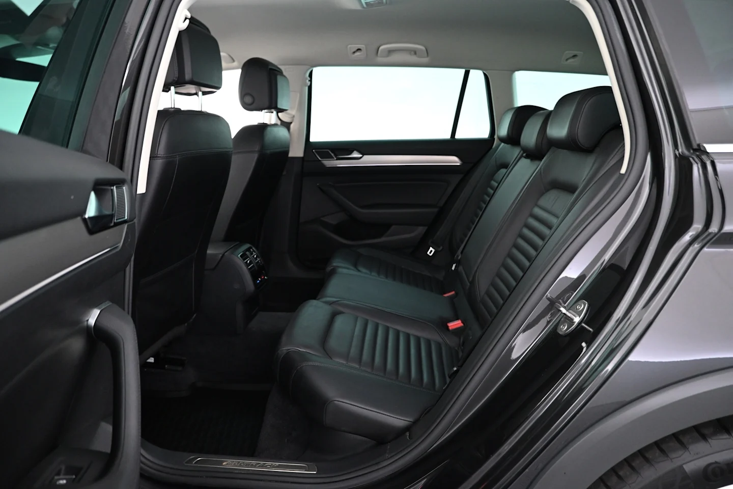 Car Image - 1FBi9mCdycl7sjD6C6FxyT