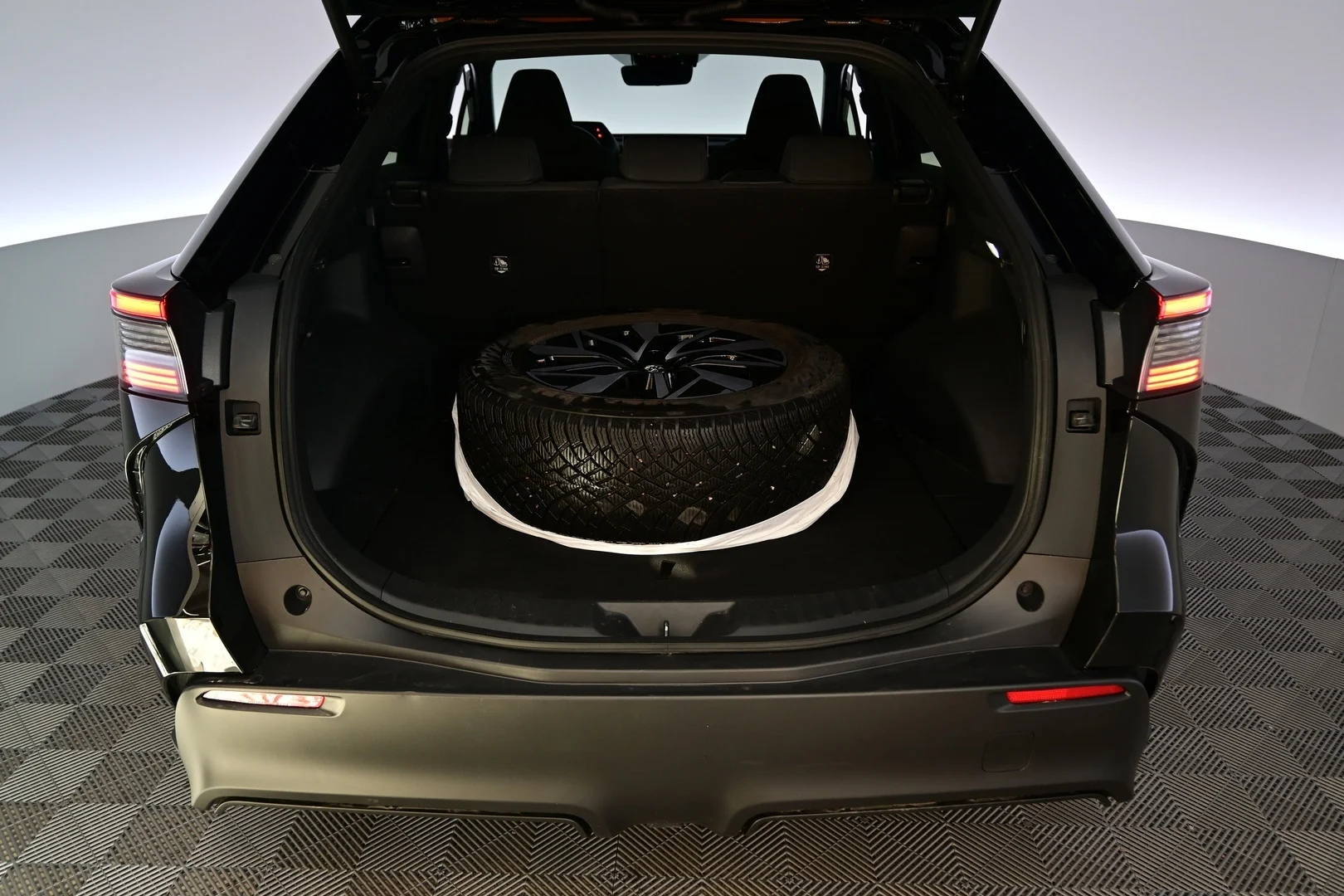 Car Image - 5lMFKIPX3T0vr0YfNatS8X