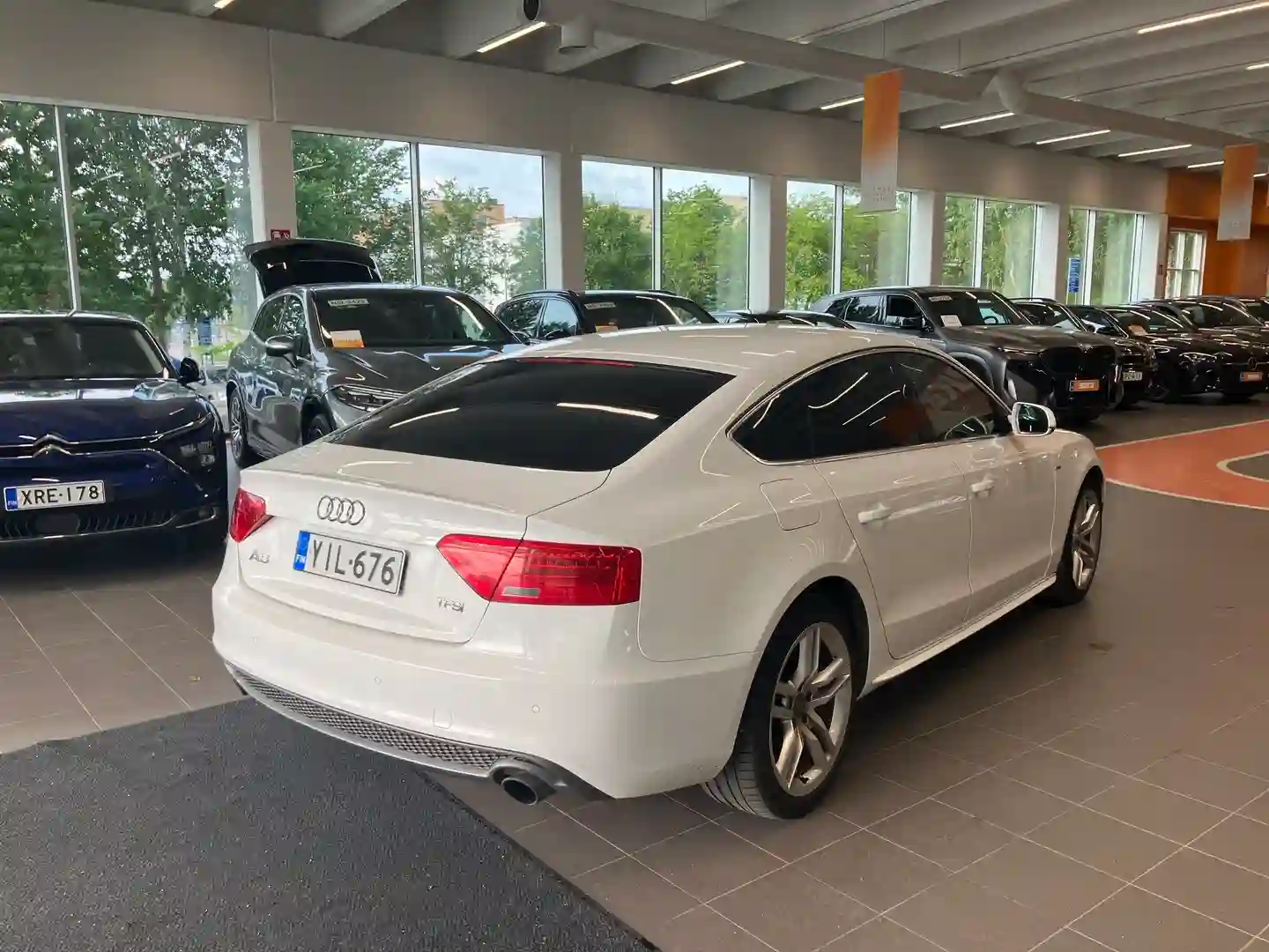 Car Image - 5D4kA4gDnjNbd0xuAZLVhM