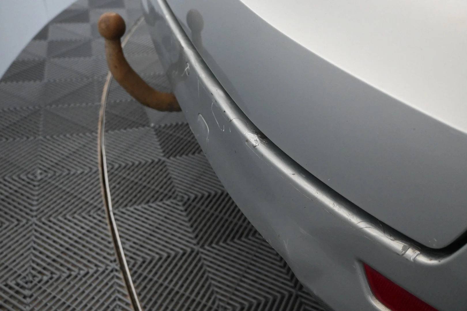 Car Image - 0x85hz1vqkFdM4ani8uyI