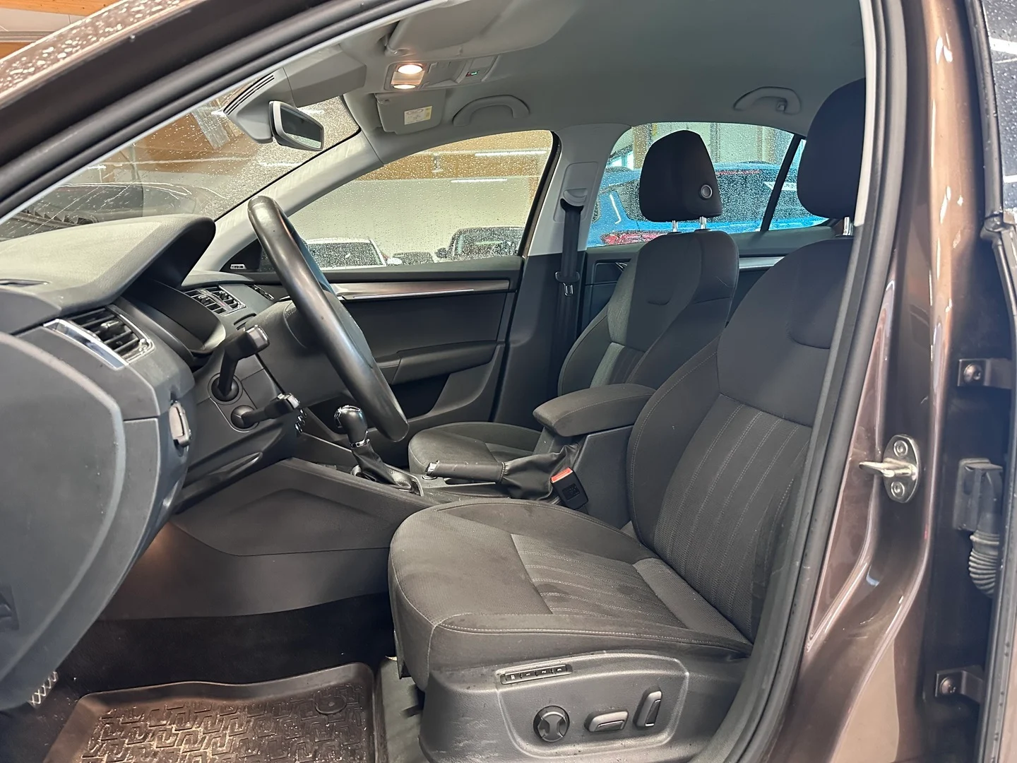 Car Image - 2r3ZWTRbysj4OWH4eMKr2k