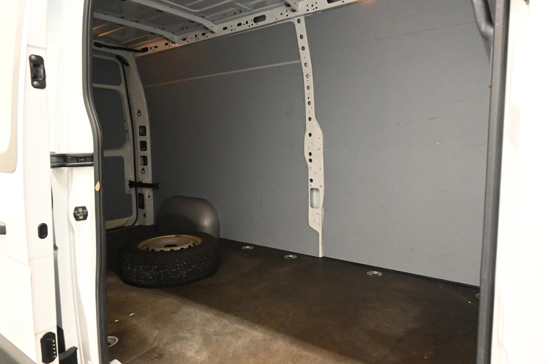 Car Image - 7F1JU8AeG8HpVd40L4j3Ok