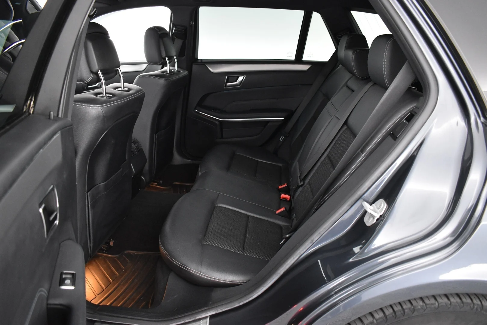 Car Image - 5fbarSRCZxSCQmDYDBRIPf