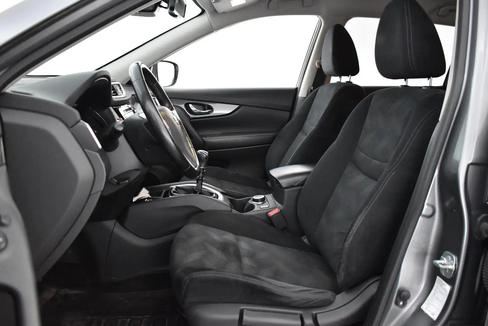 Car Image - 2iQNuvv8Ypr5TEFdVyrJyS