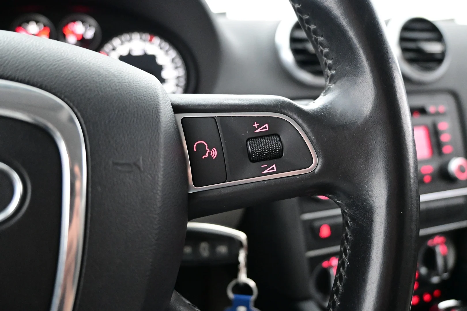 Car Image - 6D4QNfOpc7V3AVfXlB1wYA