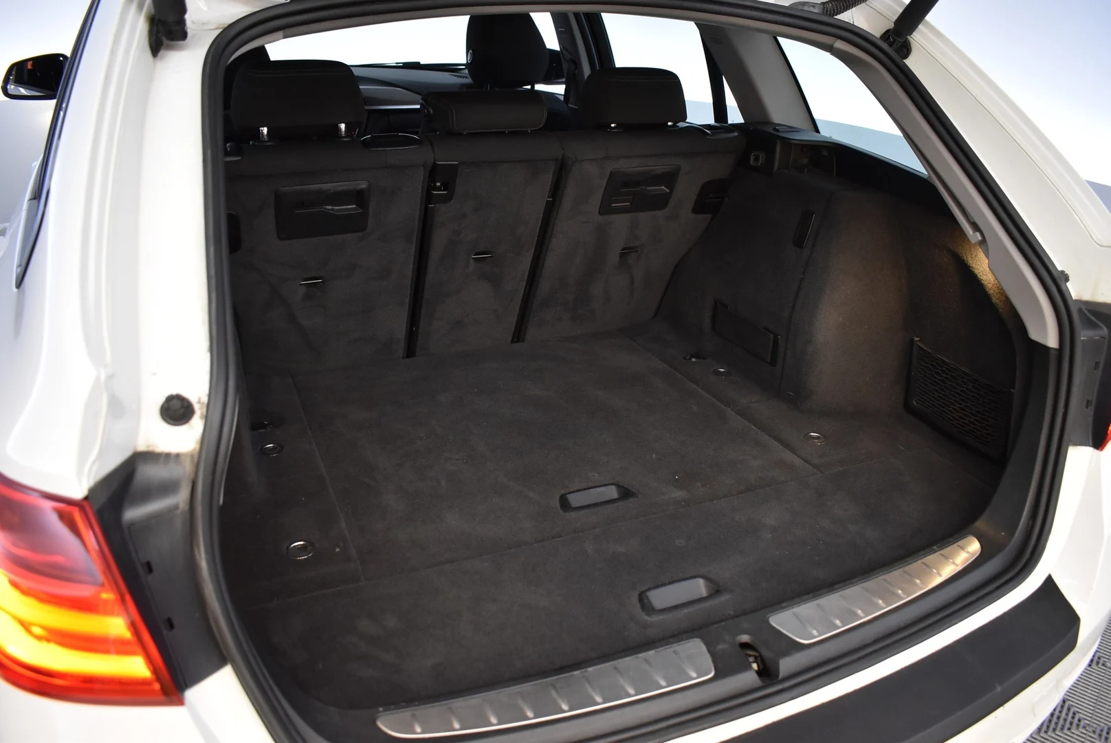 Car Image - 1fsjCbeoVV8EYoXFR6NBJg