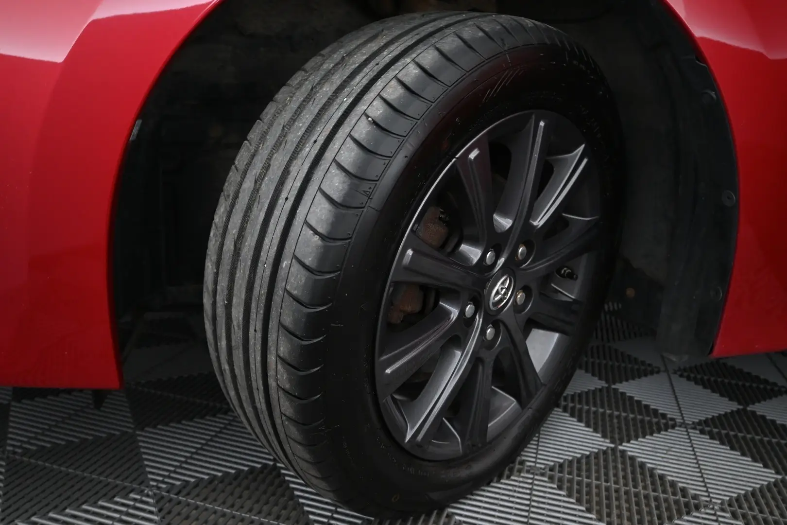 Car Image - 760EdOZdbvPjGBcDzxnoob