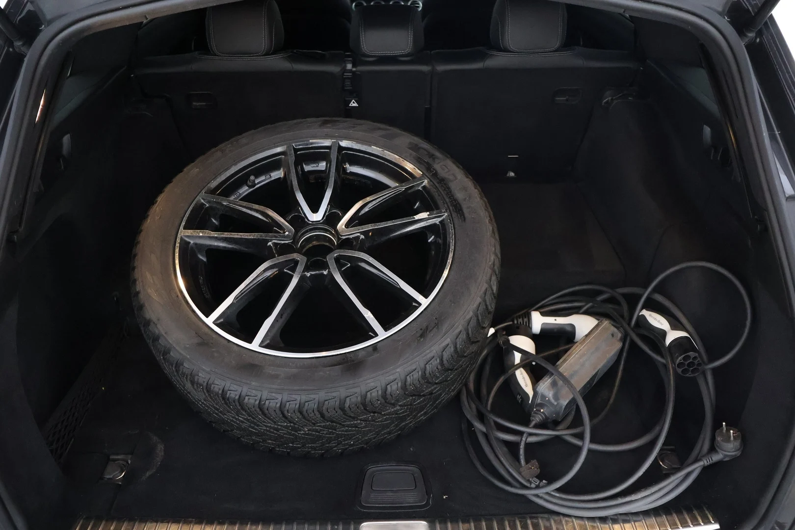 Car Image - 2gRDuRbbyuj6ye9azaan6s