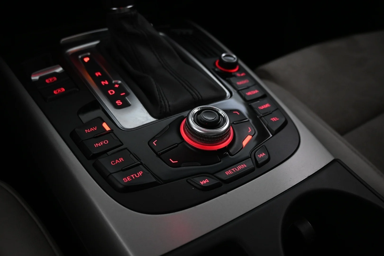 Car Image - zkEB4FGRwrl4XafVvgYa5