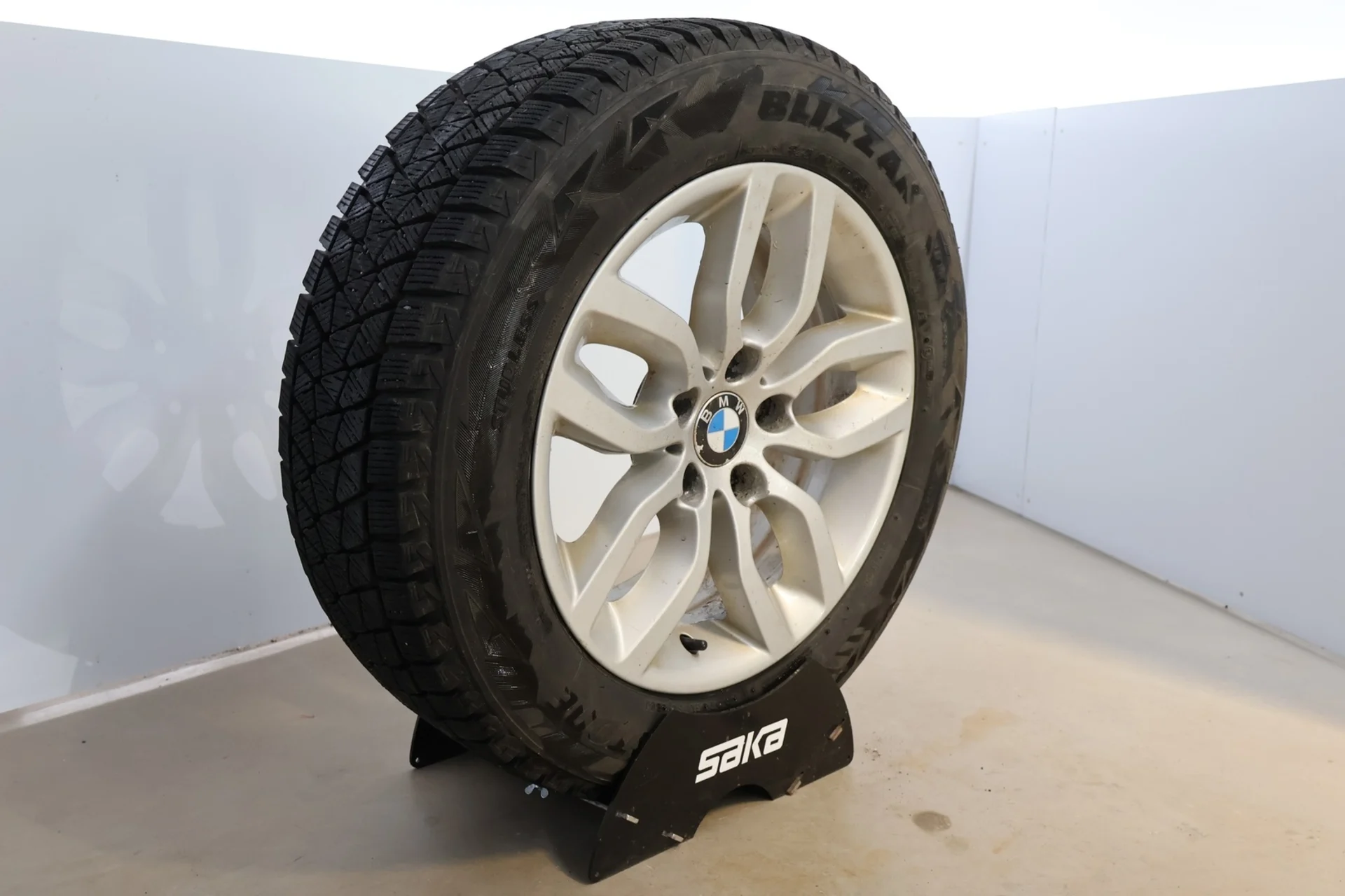 Car Image - 3dQp2xOTdCfOHHJikslRm1