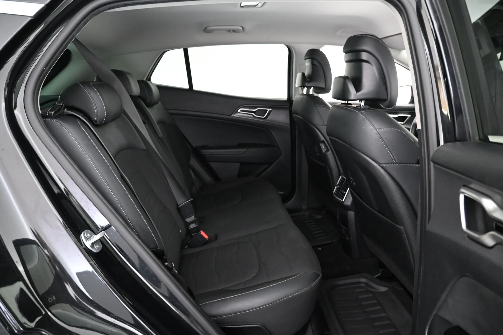 Car Image - 7e2NYlwGKkPMkpFIGonr0d