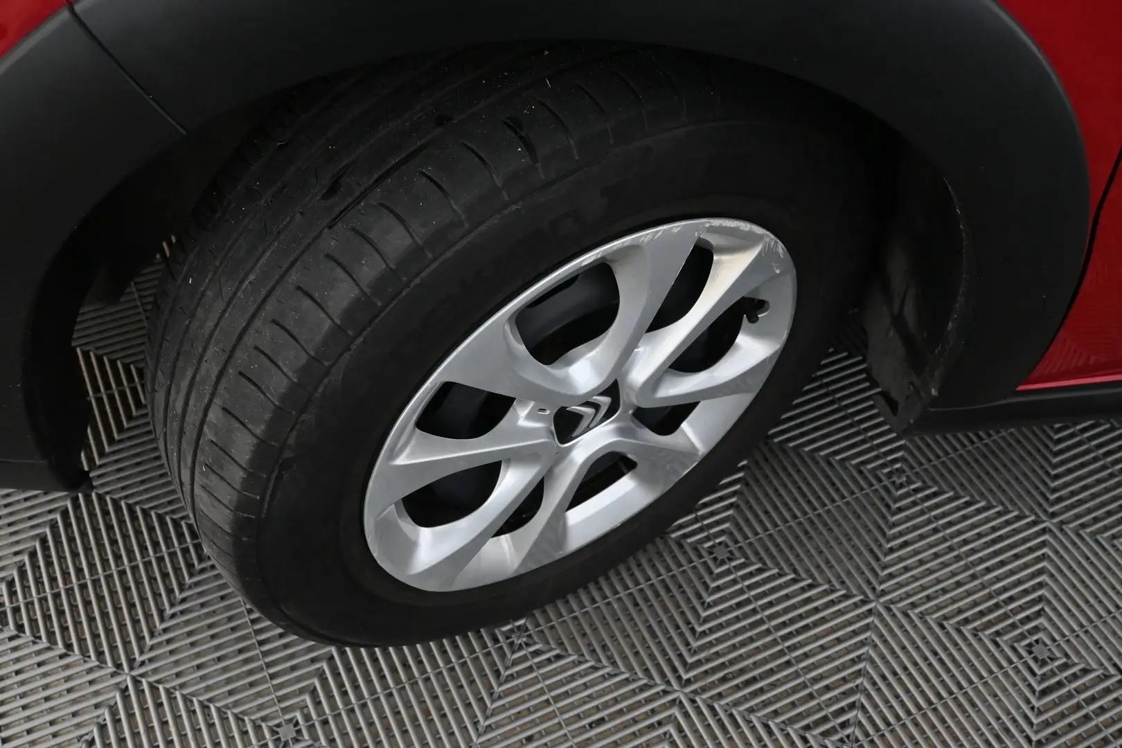 Car Image - 6sxPb6iEa0uYvcSHWNWsNi