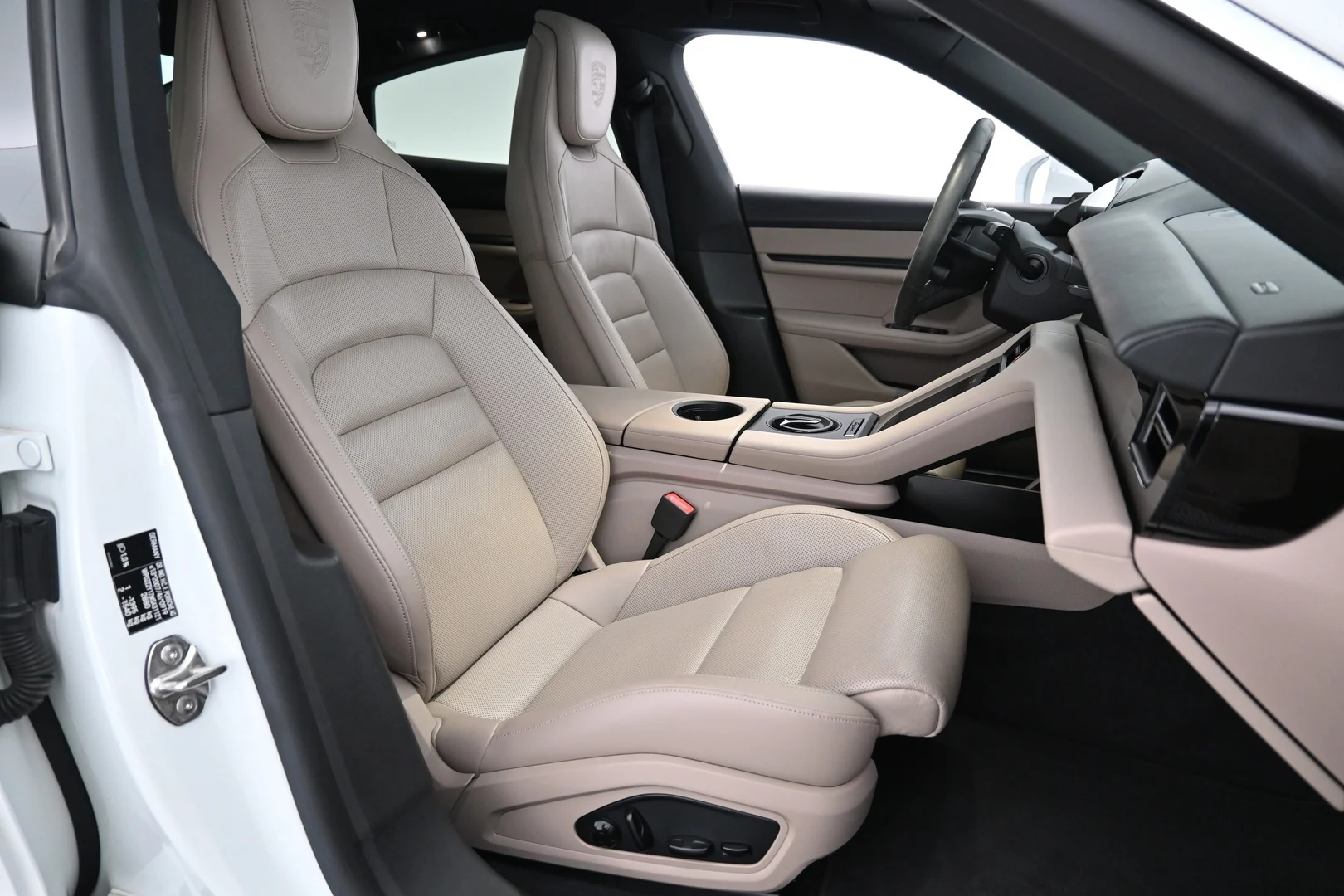 Car Image - 4uY5WbQ9vhCOGH11Rush32