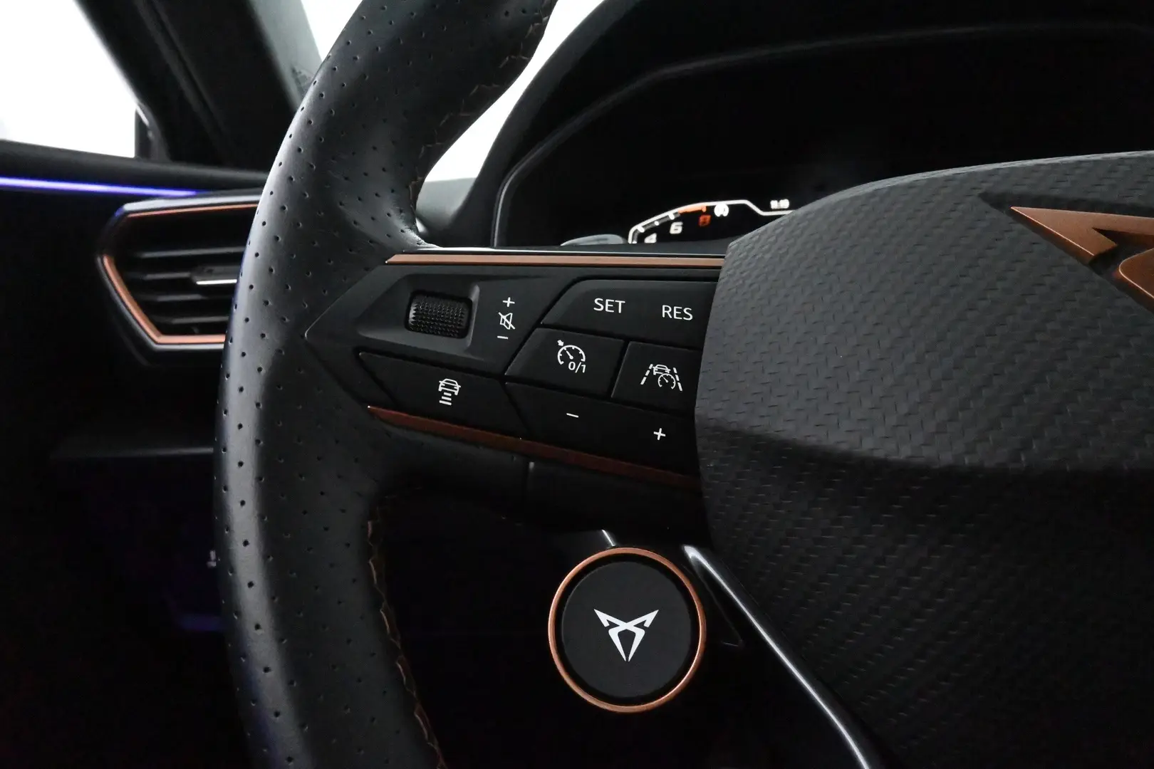 Car Image - 6OHqxYmkypy1IP598OEyLu