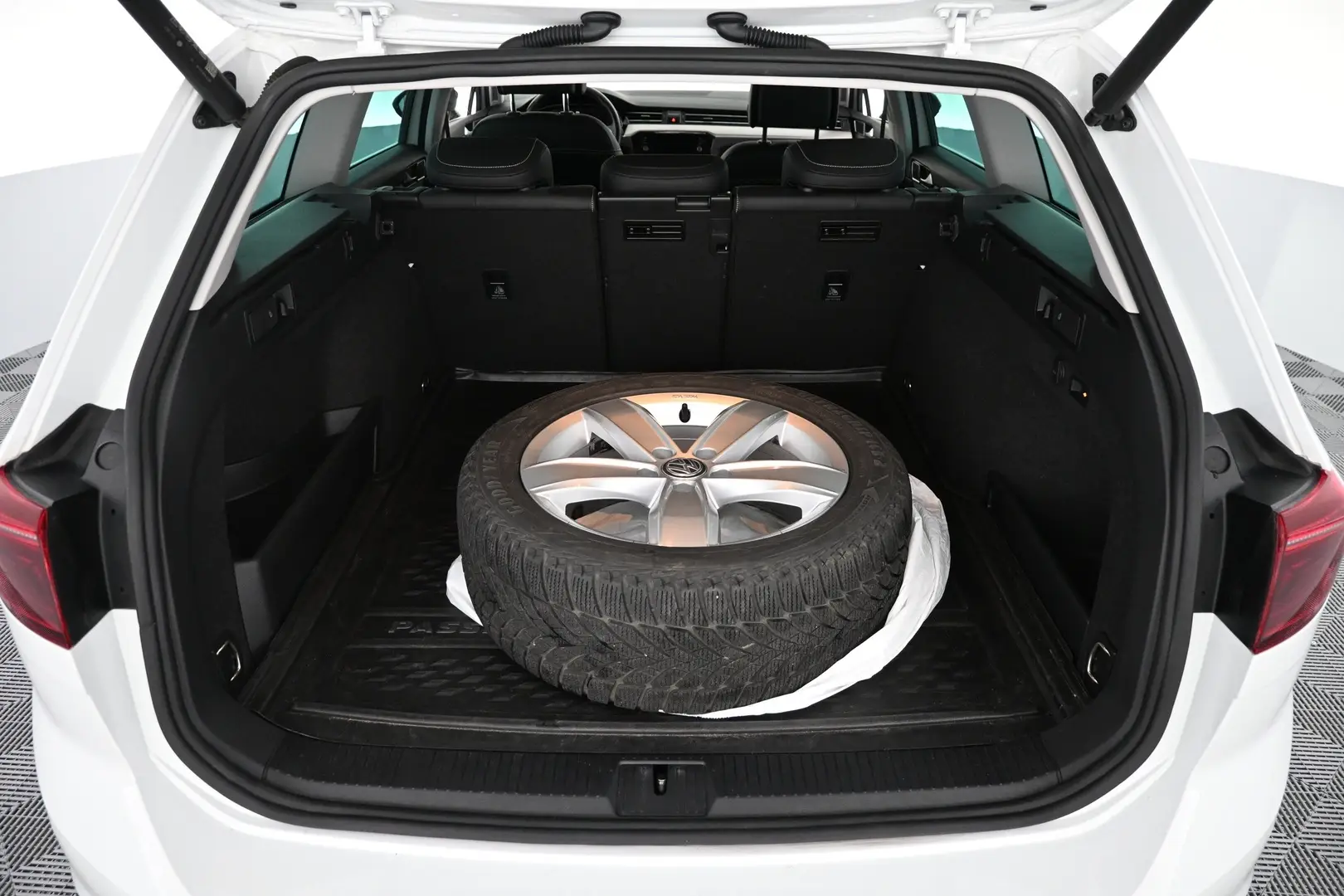Car Image - 7qKM8SmkIEpFWAbqzRMux7