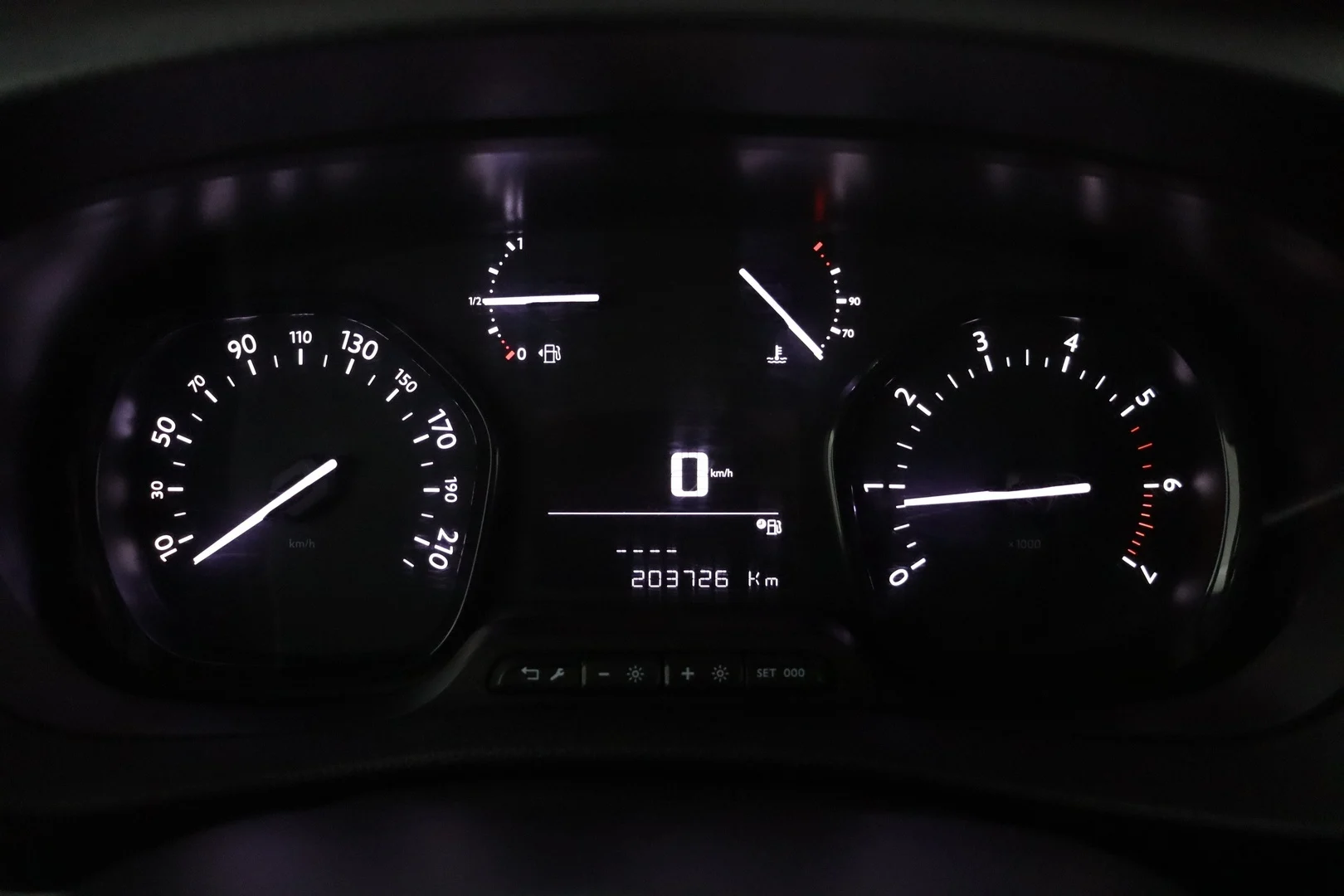 Car Image - 2Uc8mTvwV50AUd4YVtIEWT