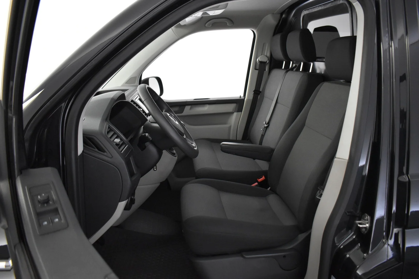Car Image - 3bXQxLD92eYJvmnTMG8mZV