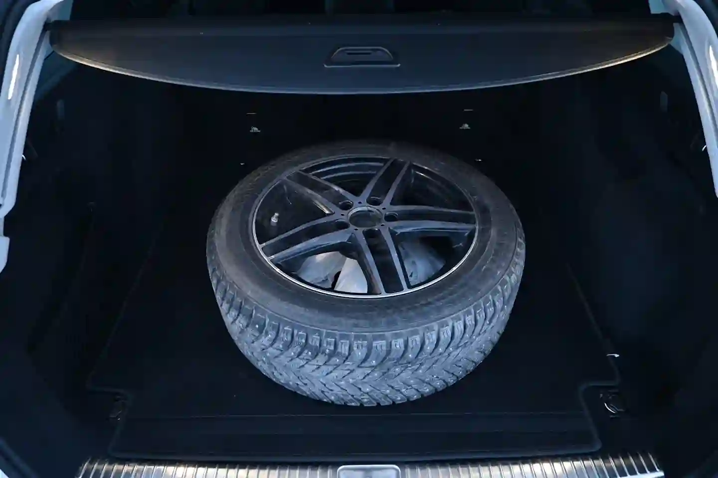 Car Image - 5kq6VLMW6qDa81fOZvqhb2