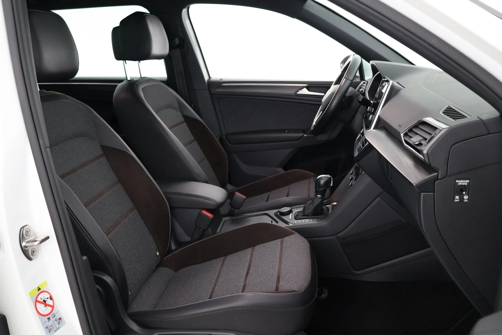 Car Image - 5onPcGBnyu9V8yTneK5Kfr