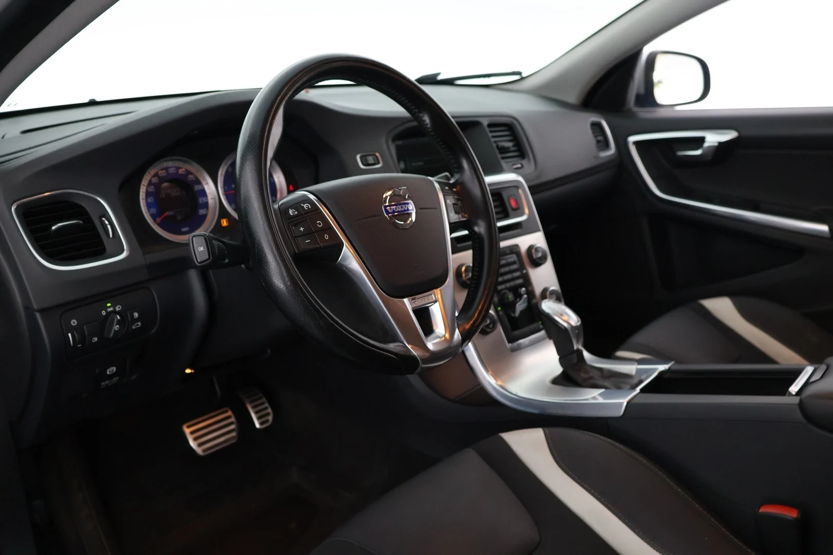 Car Image - 6HCzNiVJWGBkVhB1cGVaUI