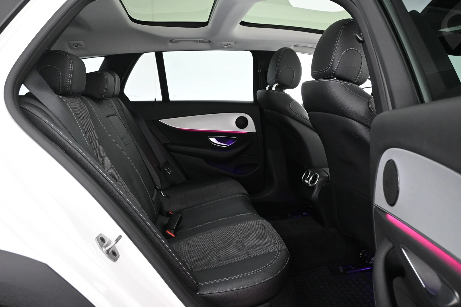 Car Image - 3ShBbBQpWLc8s6zYwTb1UV