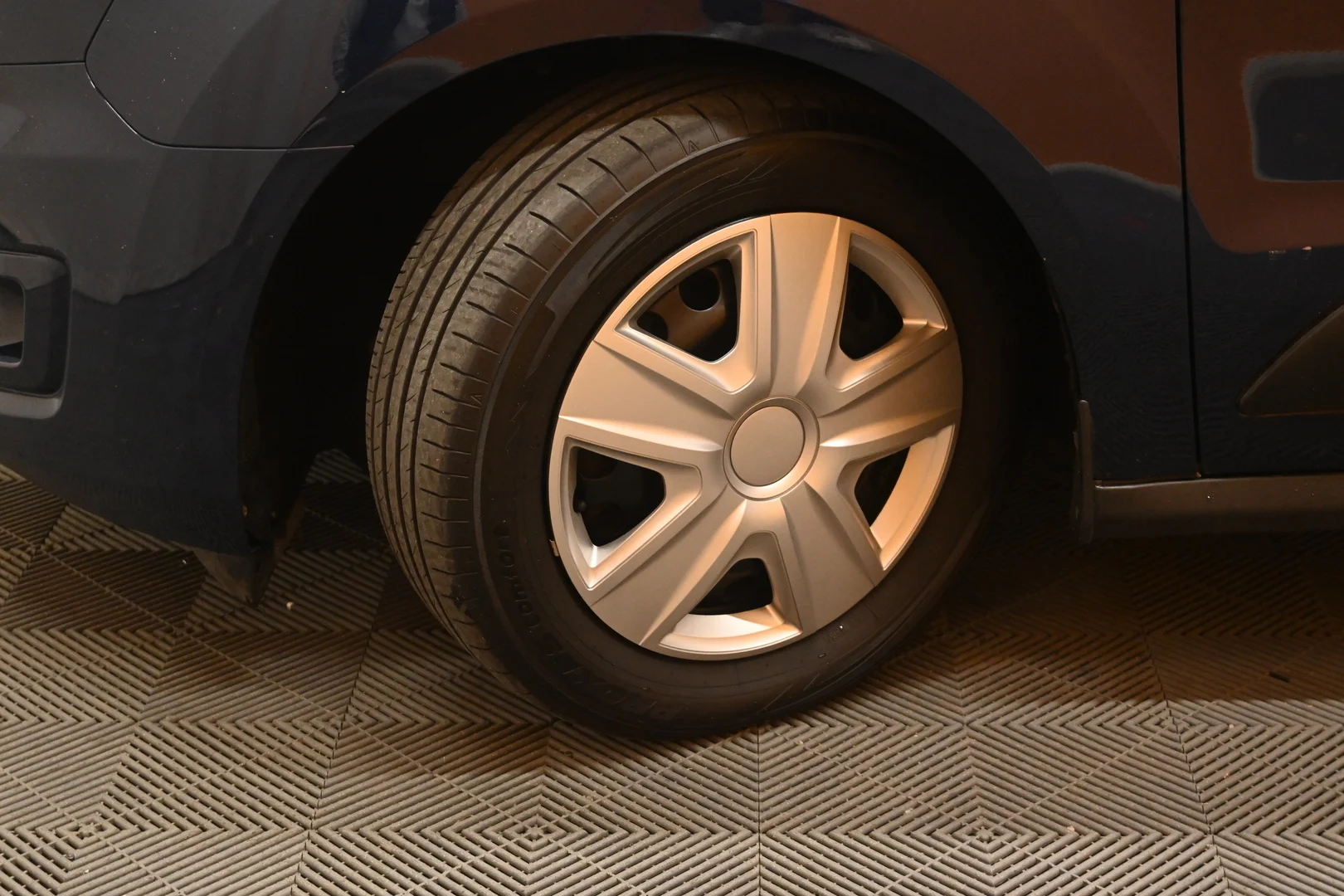 Car Image - 6PvnUNfe8eeQLiTx6JVkYm