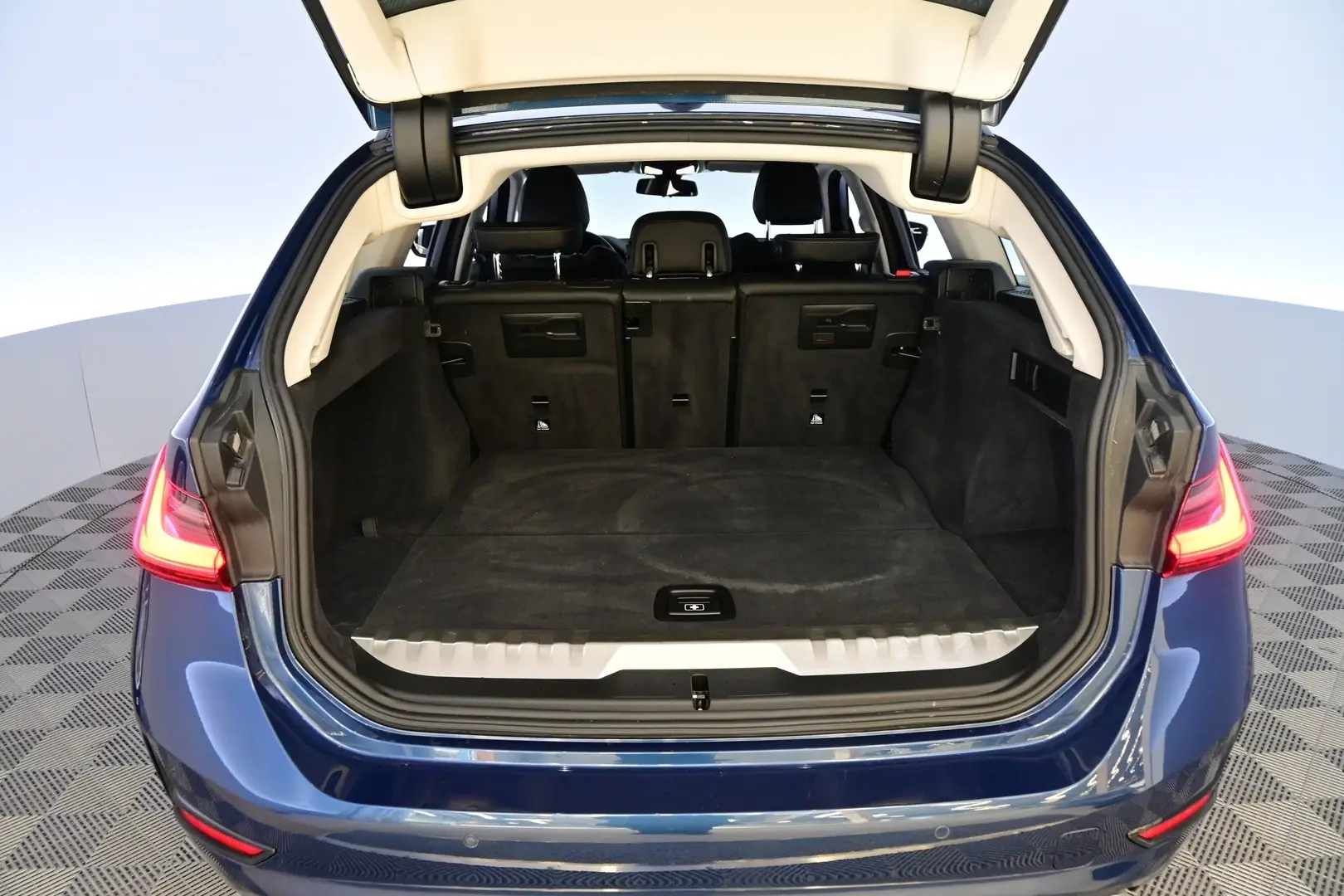 Car Image - 6SpNmQ2owFxOvaELt0pdVG