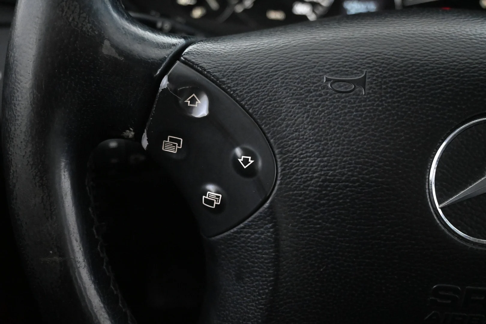 Car Image - 3iYzHrbpcDQx4v6hDazcU6