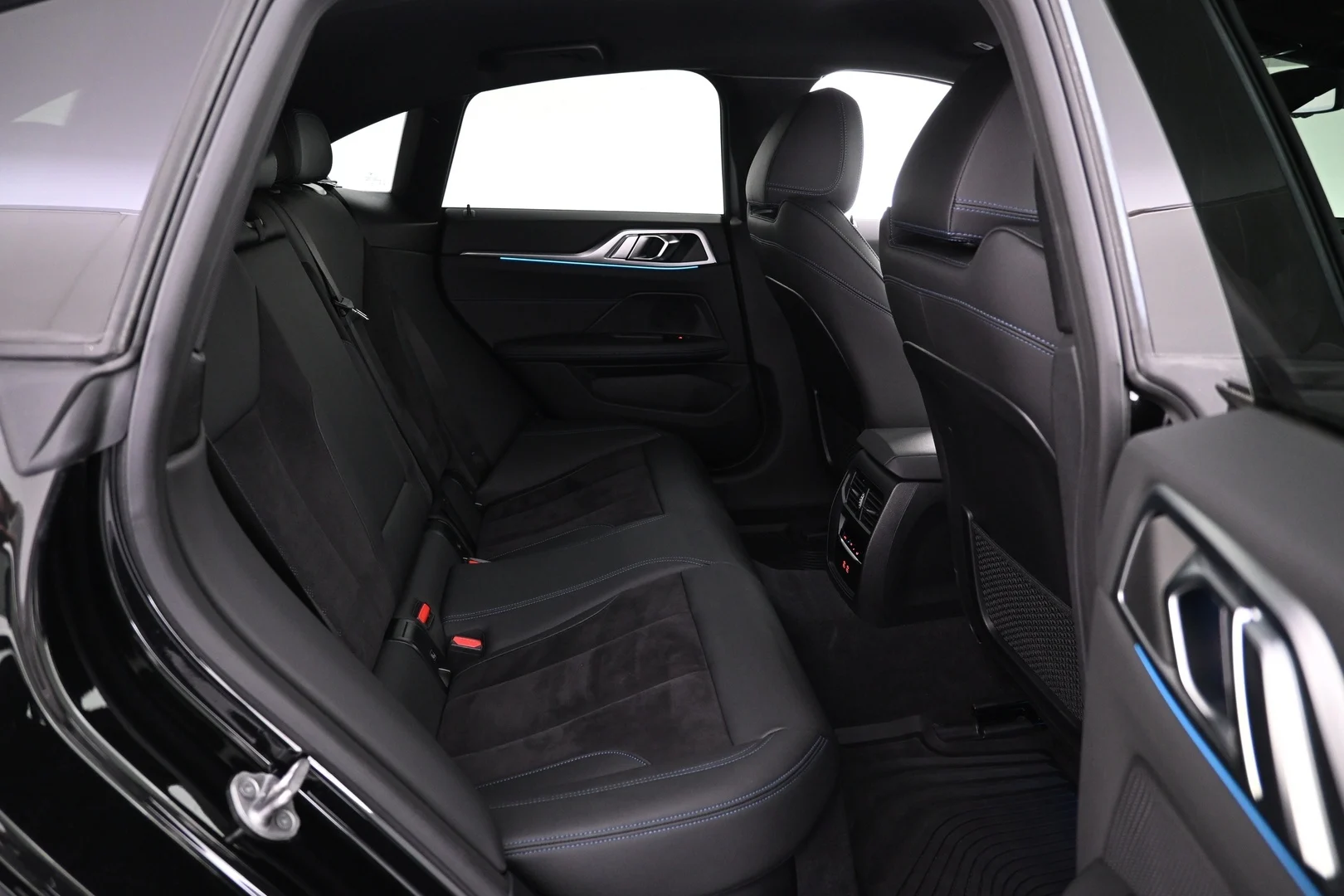 Car Image - 3Kw1sGa2axSiG3zBMtyQlR