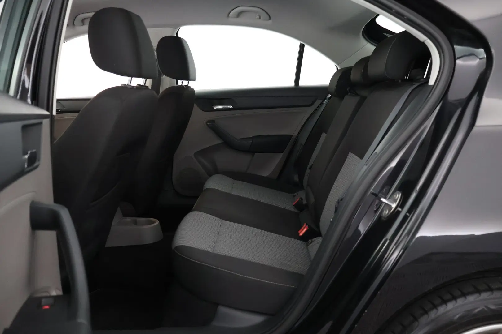 Car Image - 14LJBjdppavA5XptYf4ZUi